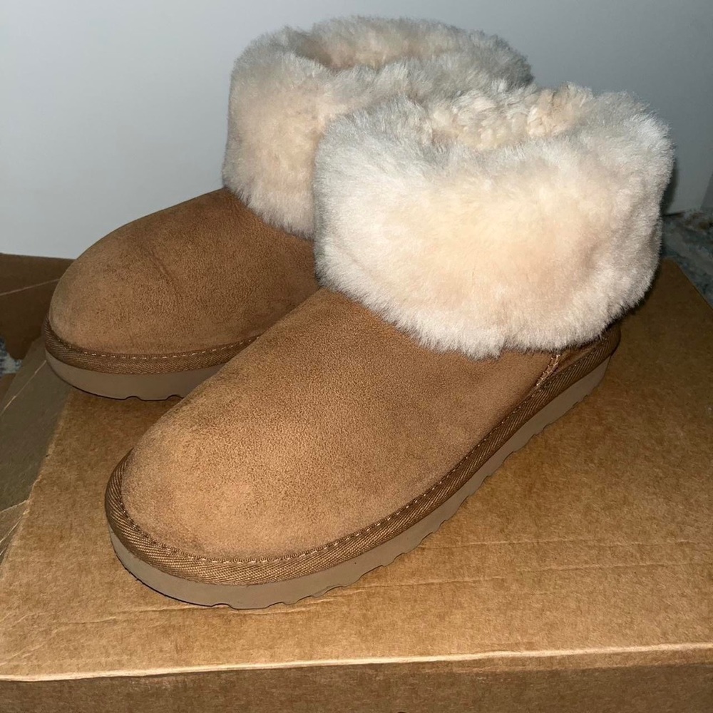Fur Chesnut UGG Minis Size 7